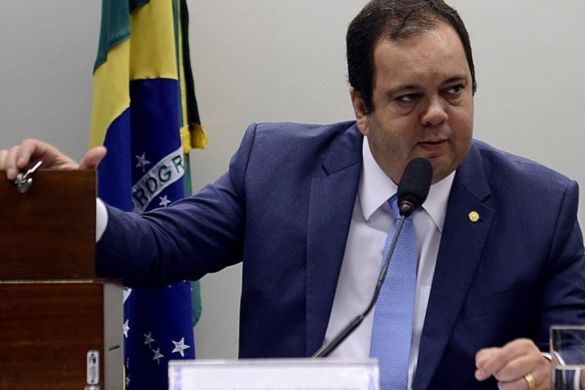 Voar, voar, subir,subir, Elmar arrasando sem saber para onde ir...