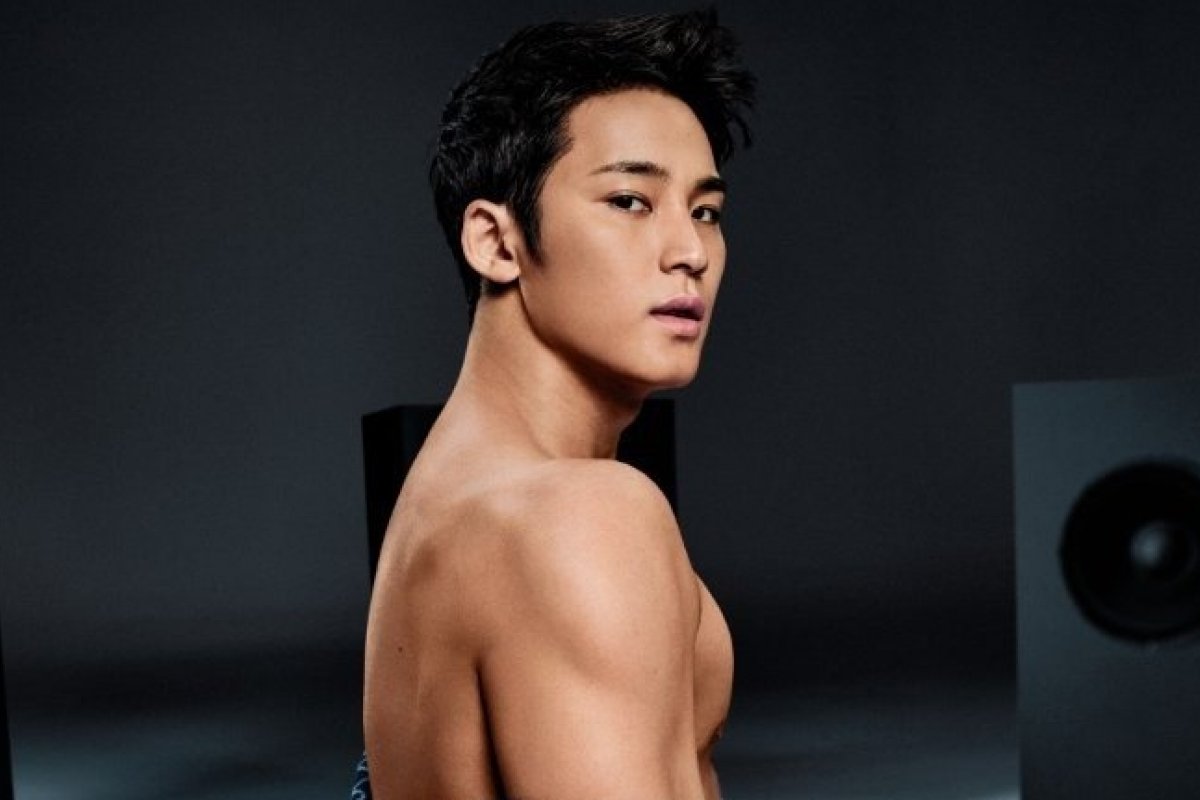 Calvin Klein revela nova campanha jeans estrelando MINGYU! 