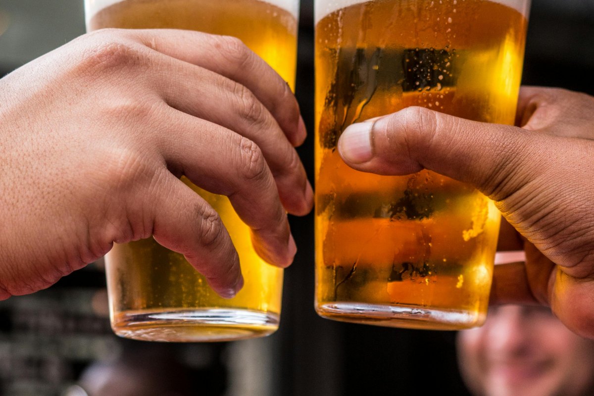 Redução de 20% no consumo de álcool pode evitar uma morte por hora no Brasil, diz estudo