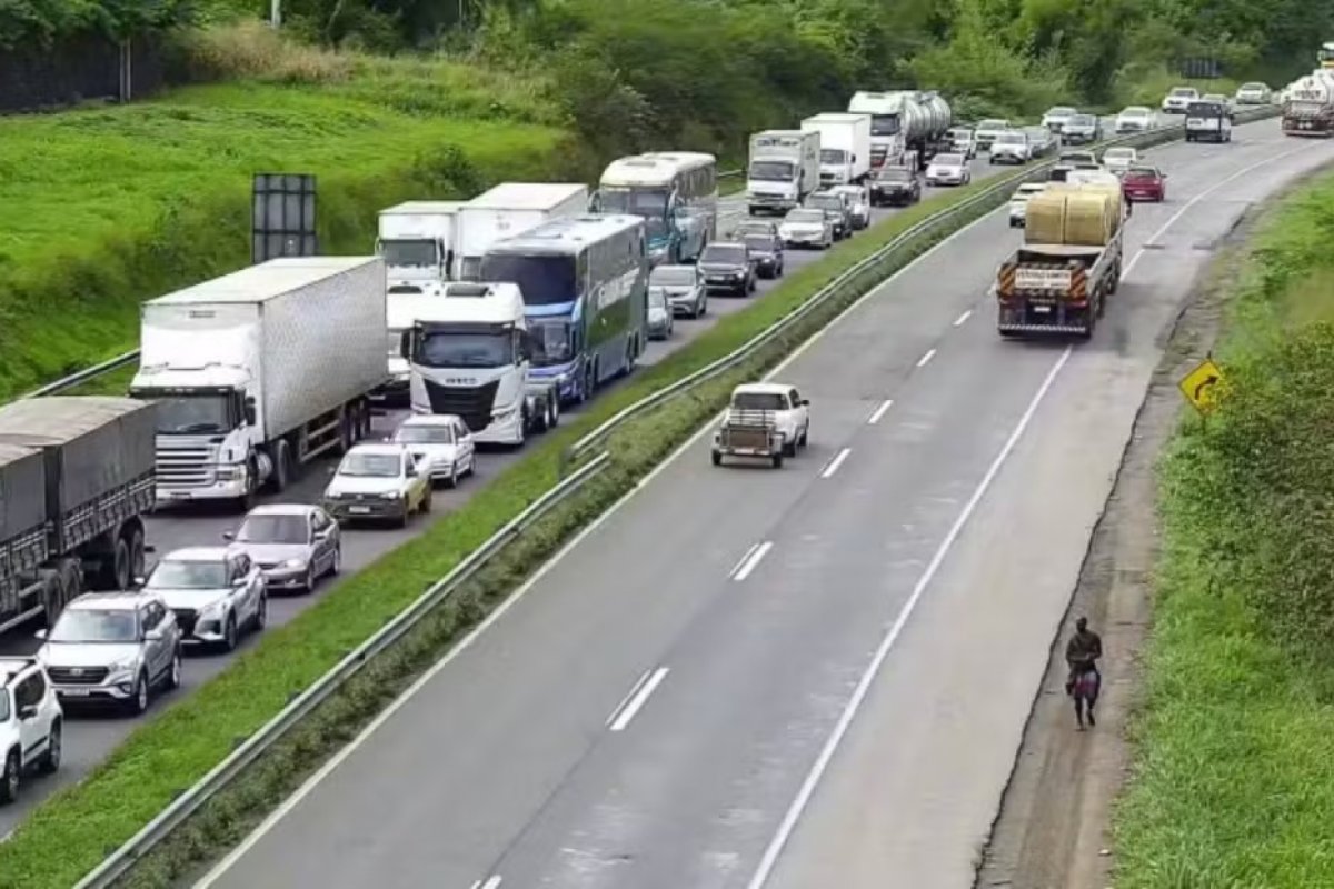 Homem morre atropelado às margens da BR-324, em Amélia Rodrigues