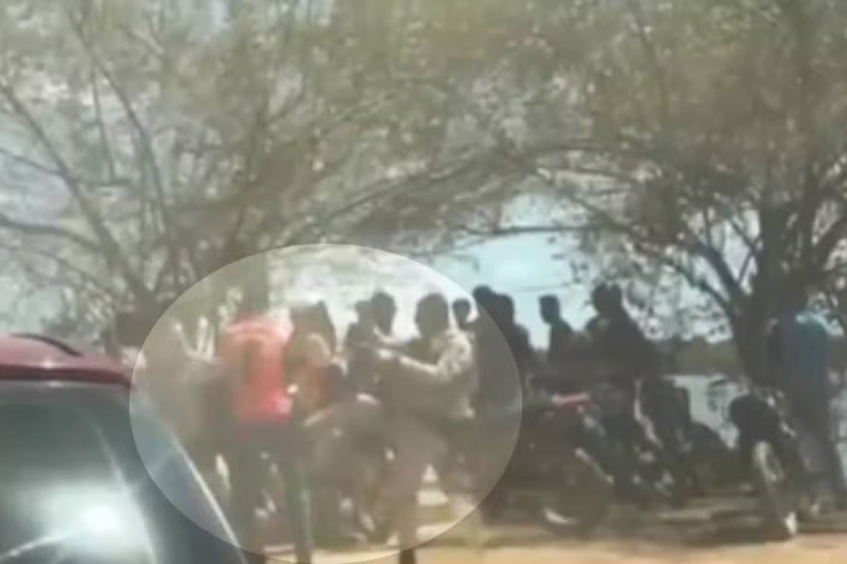 Vídeo: policiais agridem homem com tapas e chutes durante ação na Bahia
