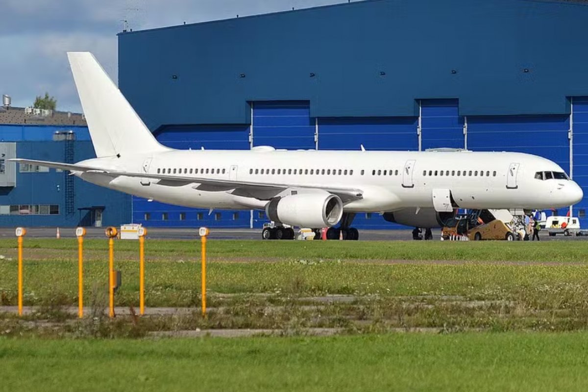 Avião da CIA sem marca de identificação pousa em Porto Alegre para missão não revelada