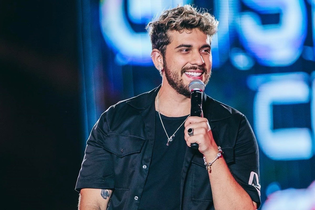 Cantor restringe filmagens com celular durante turnê e divide opiniões; entenda