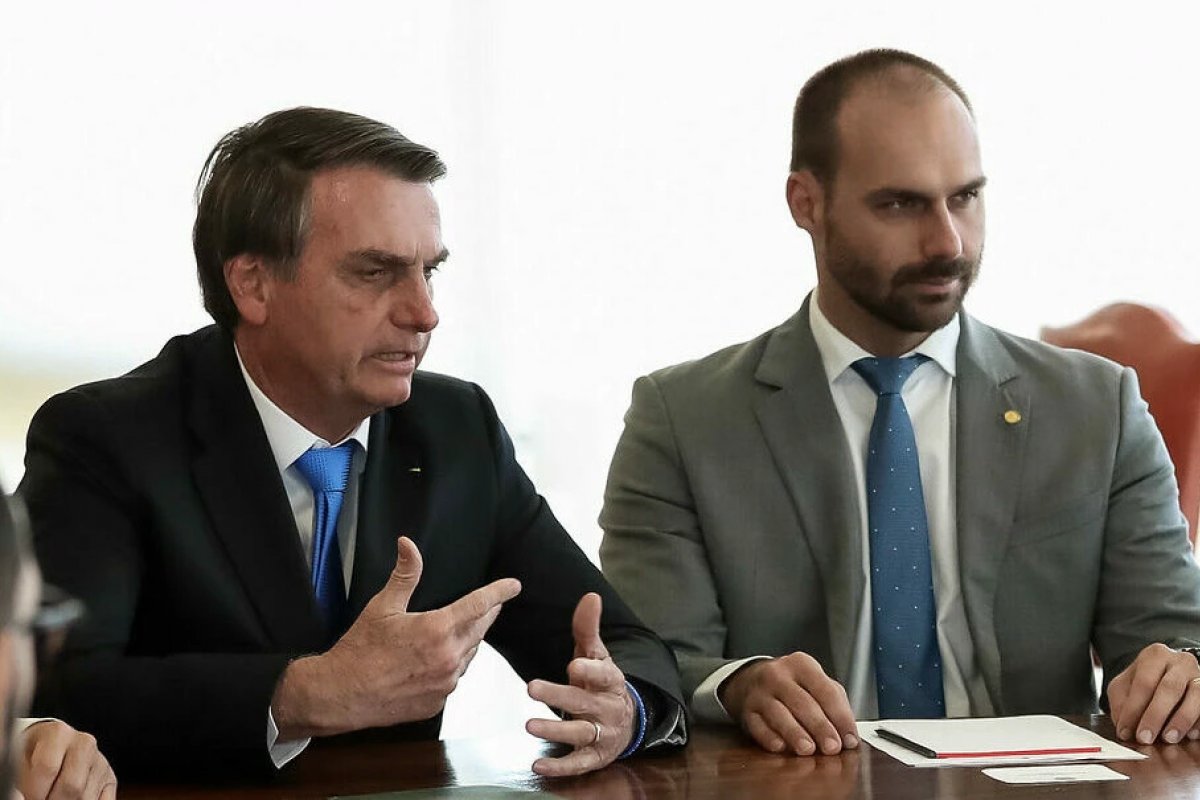 Áudio: PF indicia Jair e Eduardo Bolsonaro por coação na ação penal da trama golpista