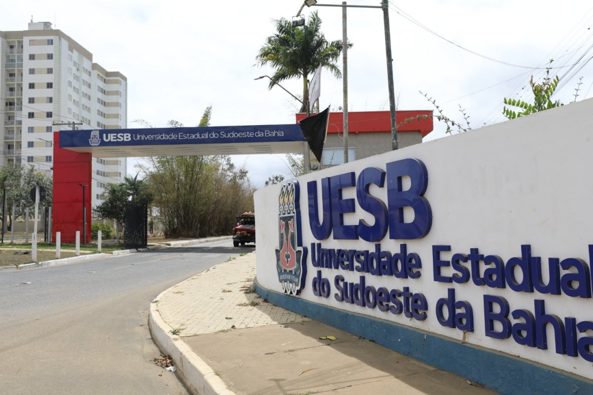 UESB disponibiliza 30 vagas para contratação via REDA, com salários de até R$ 3,5 mil