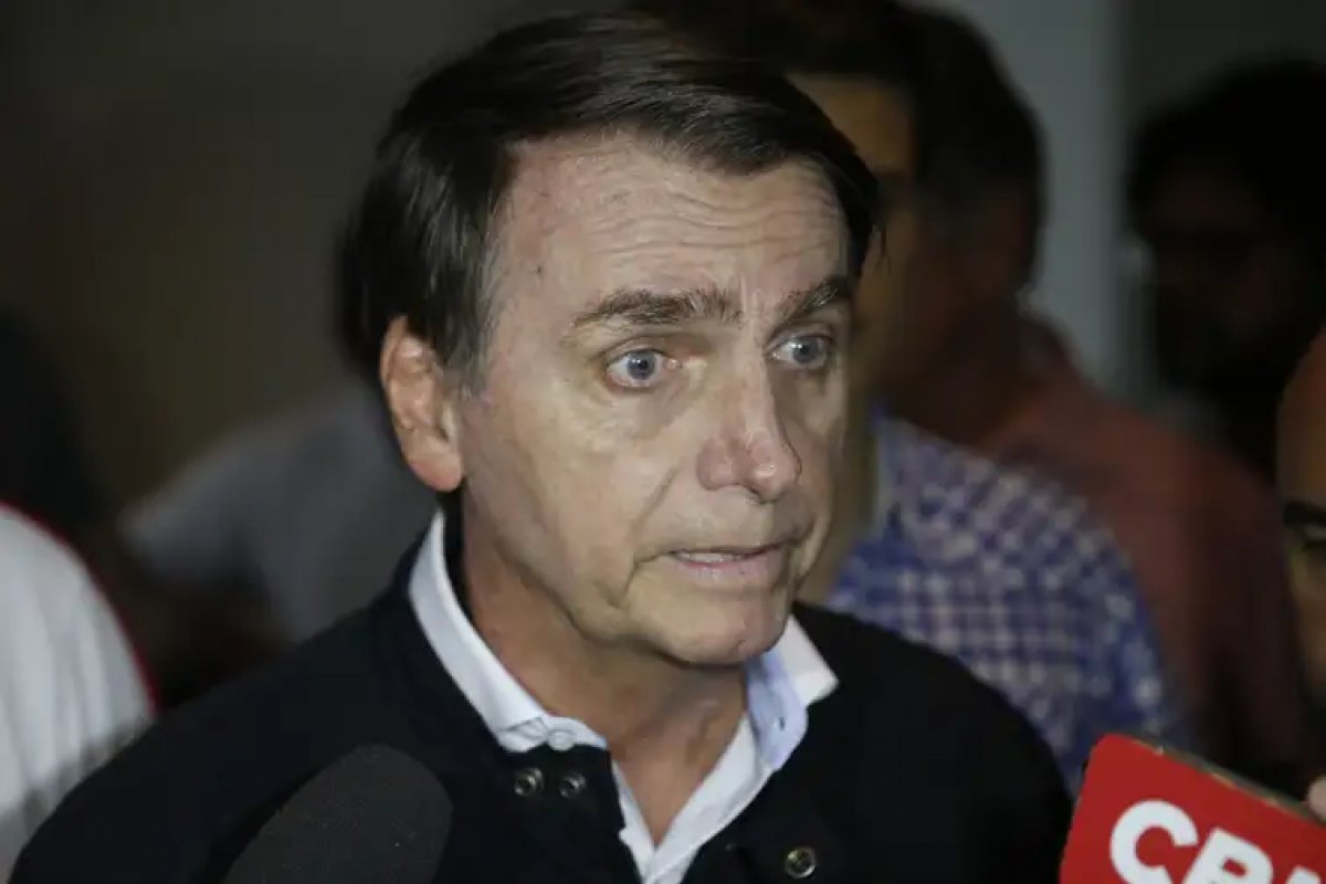 Bolsonaro pediu orientação a advogado ligado a Trump sobre 'tarifaço', revela relatório da PF