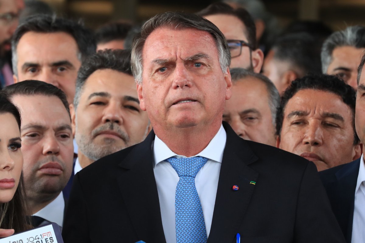 PF afirma que Bolsonaro recebeu R$ 30 milhões em um ano