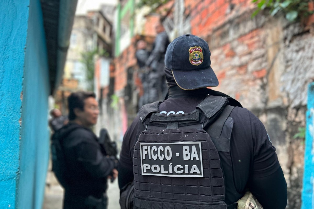 Operação da Segurança Pública em Salvador prende quatro suspeitos de integrar facção criminosa; um morreu confronto