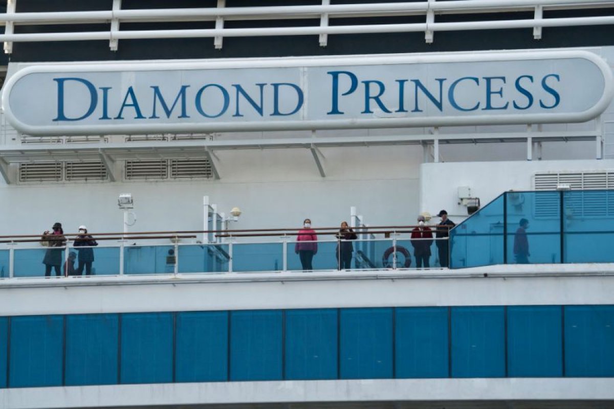 Morrem dois passageiros do navio em quarentena no Japão
