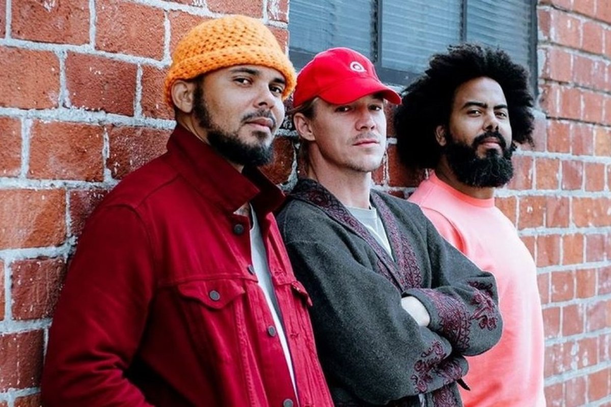 Major Lazer, ÀTTØØXXÁ e TropKillaz desfilam em trio independente no carnaval de Salvador
