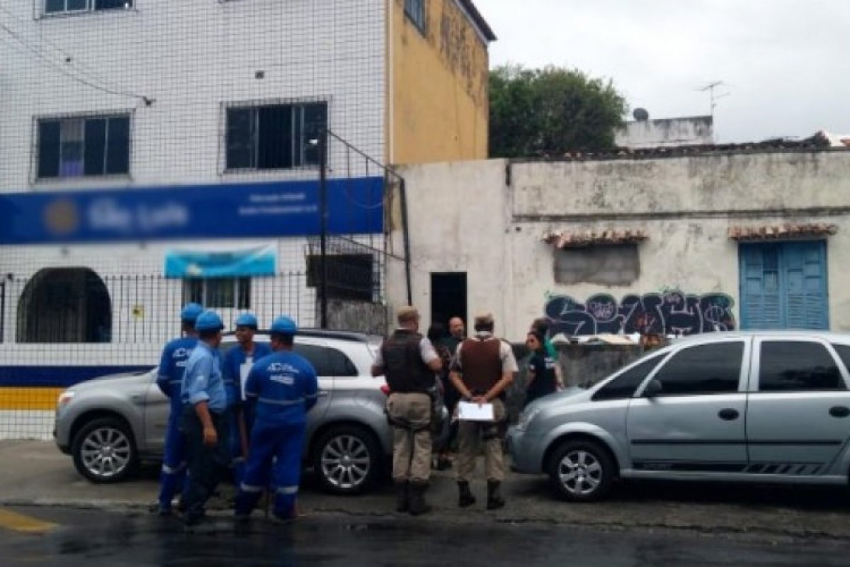 Localidades na Cidade Baixa são flagrados com 'gato' de água