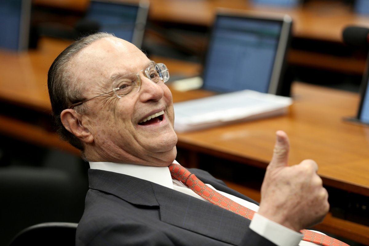 Aos 93 anos, Paulo Maluf aparece no Salão do Jassa em São Paulo!