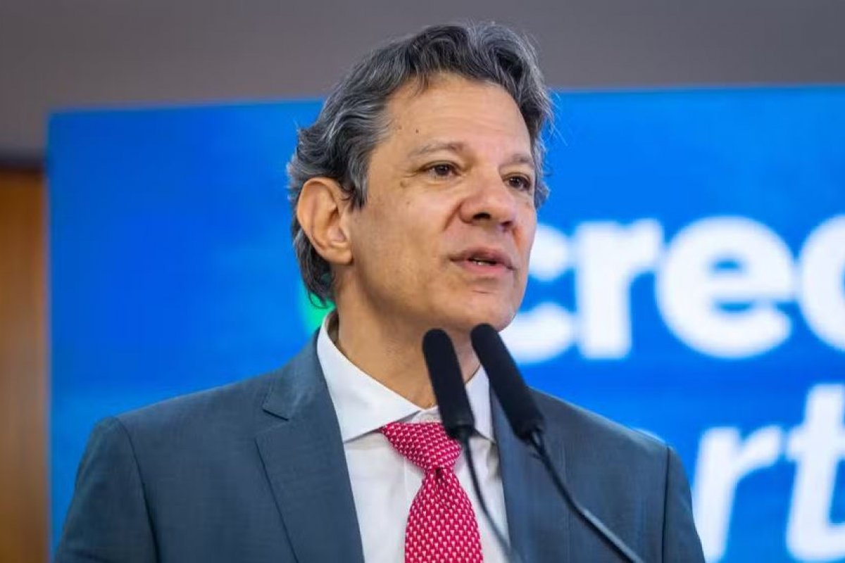 Após Banco do Brasil acionar AGU contra fake news, Haddad diz que bolsonarismo tenta "minar" instituições públicas