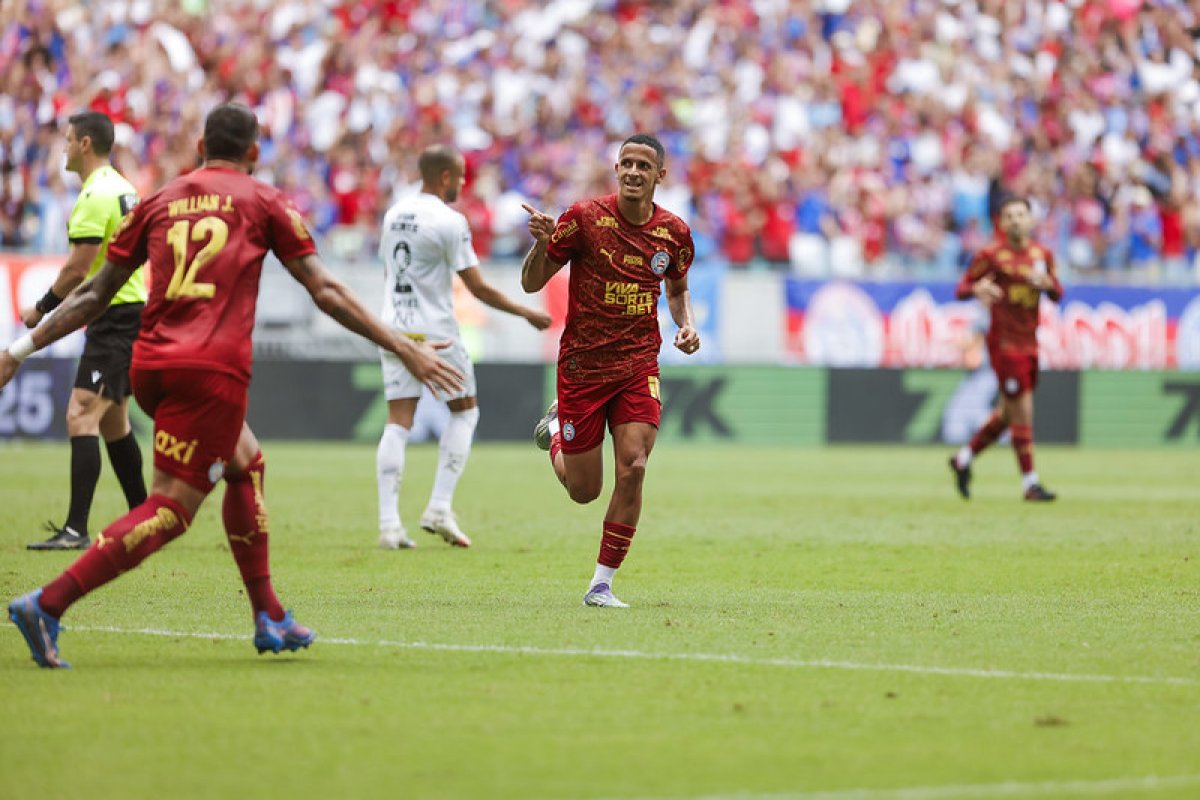 Vídeo: Com Ancelotti de olho, Bahia vence Santos e segue firme no G-4; confira os gols do Tricolor