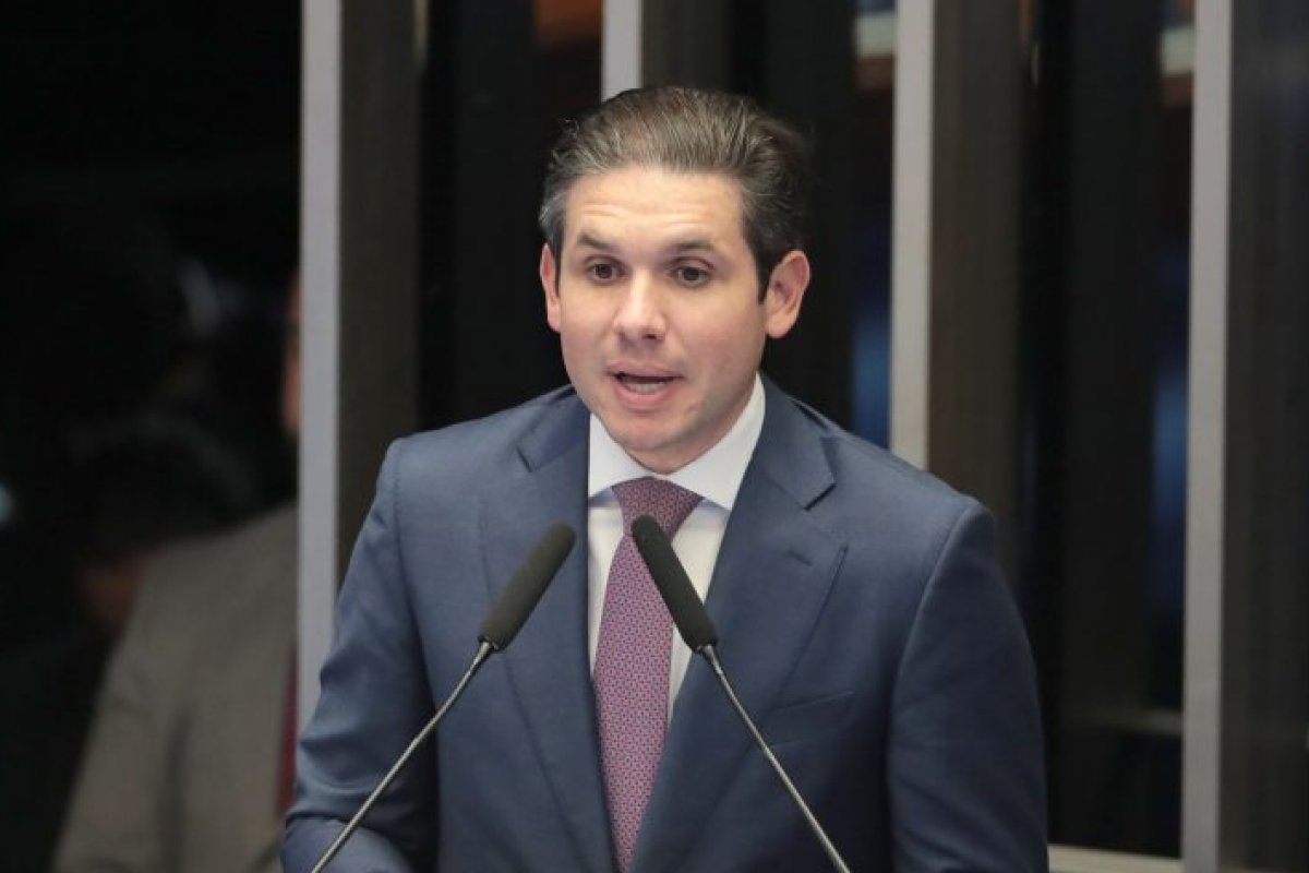 Hugo Motta anuncia comissão geral para discutir reforma administrativa na próxima semana
