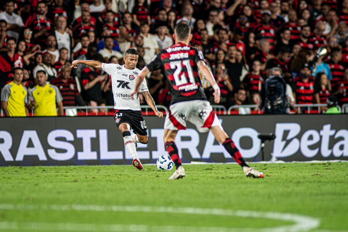 Vitória dá vexame, leva goleada histórica do Flamengo no Maracanã e segue no Z-4