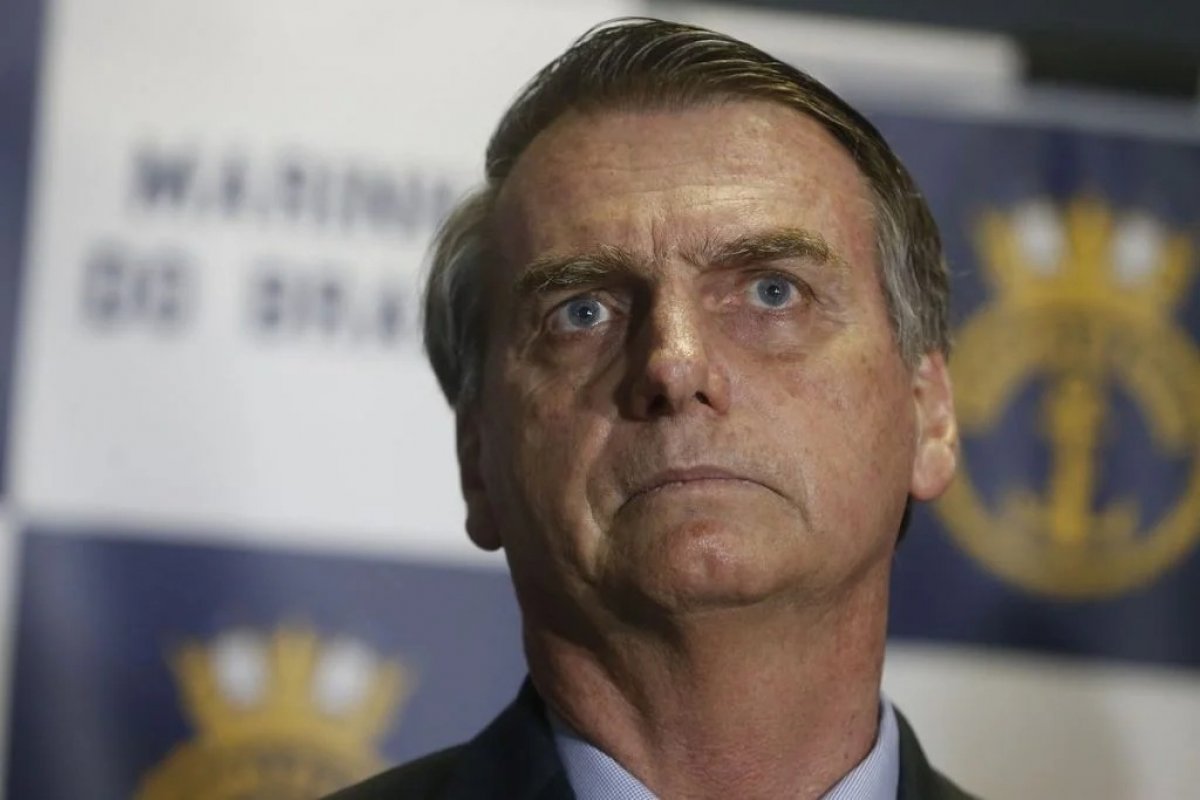 Bolsonaro tem dois recursos para revogação de domiciliar negados por Barroso