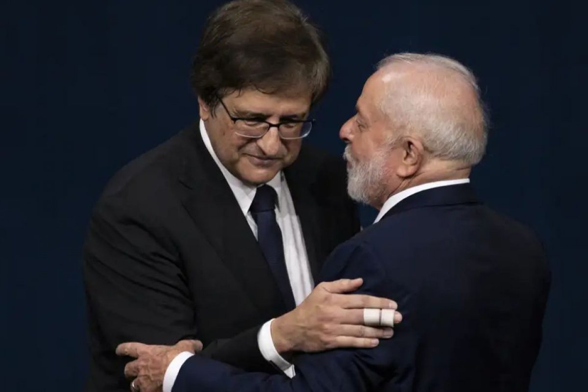Lula decide reconduzir mandato de Paulo Gonet na PGR às vésperas do julgamento de Bolsonaro