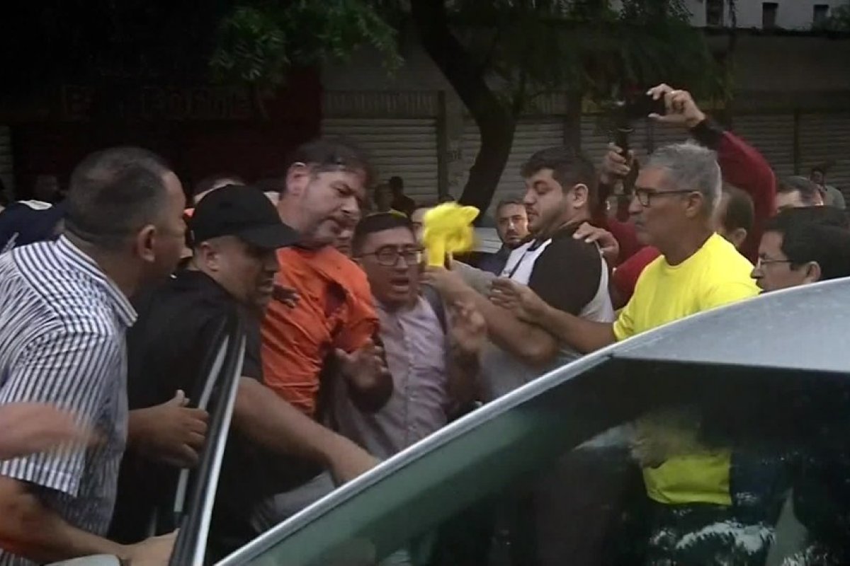 Cid Gomes recebe alta após ser baleado no Ceará