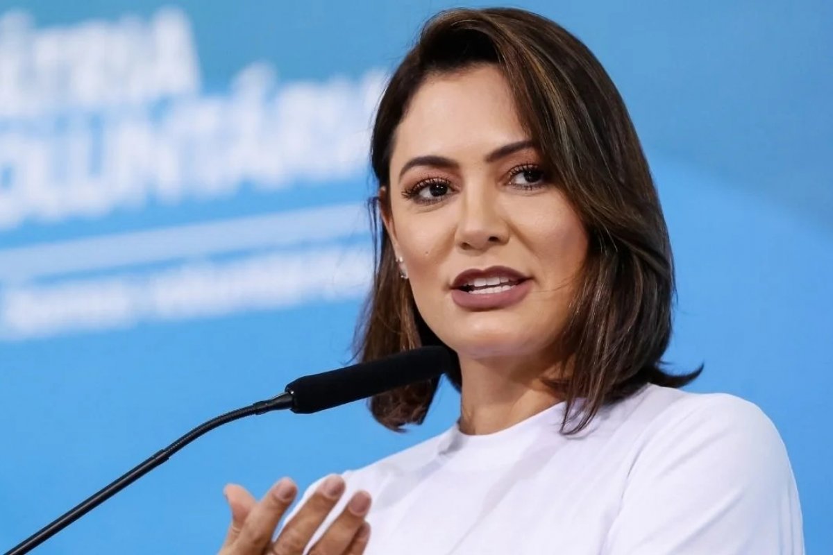 Michelle Bolsonaro reclama de 'perseguição' e 'humilhações' após ordem de monitoramento integral
