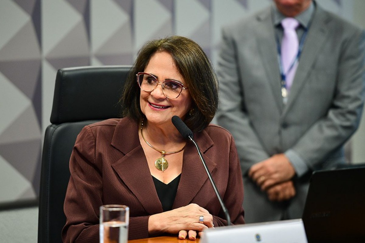 Senadora Damares Alves revela diagnóstico de câncer de mama