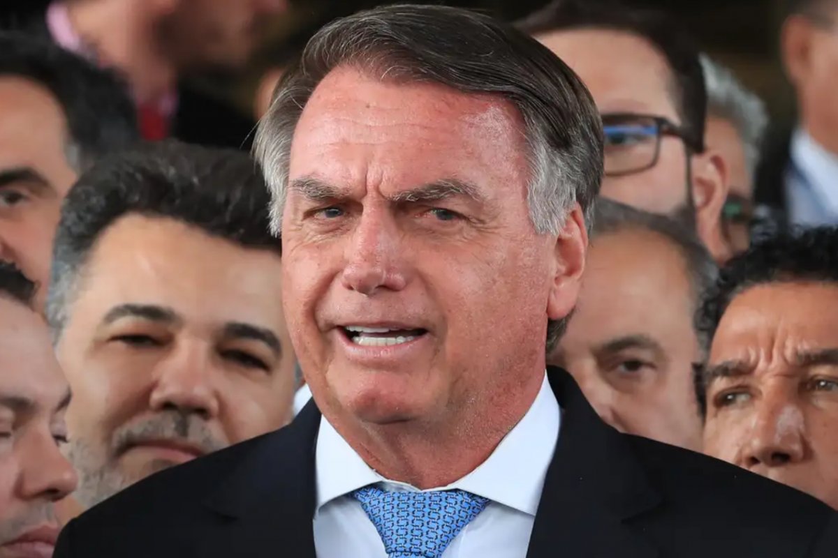 Moraes amplia prazo para PGR se manifestar sobre Bolsonaro