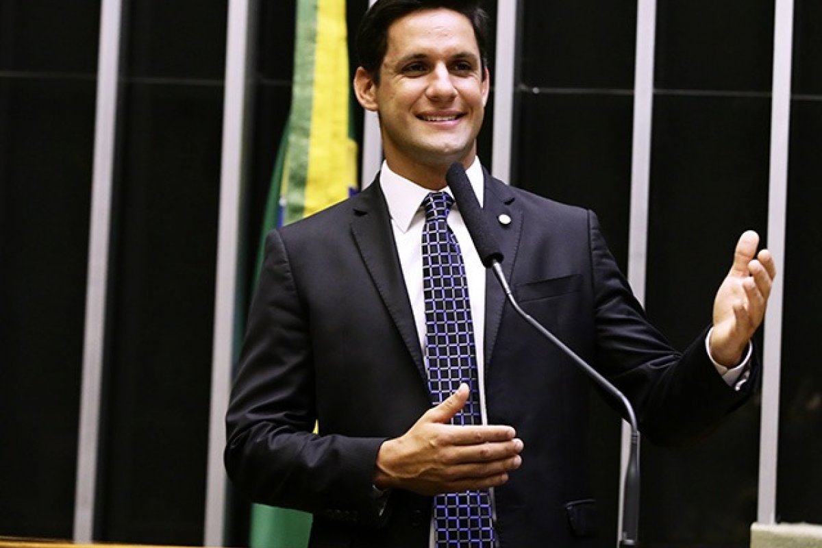 Ex-deputado Rafael Motta está em coma induzido após acidente de kitesurfe em Natal