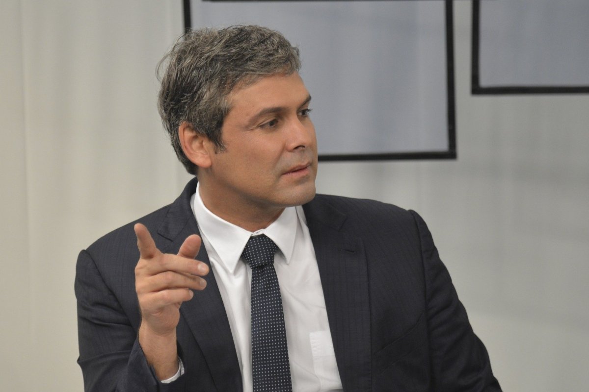 Deputado acusa Lindbergh Farias de quebra de decoro após fala sobre “fuzilamento” de traidores da pátria