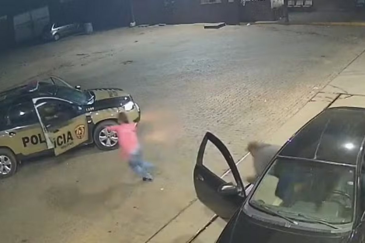 Vídeo: Mulher abusada e sequestrada foge de ex-companheiro e alcança viatura da PM em 3 segundos