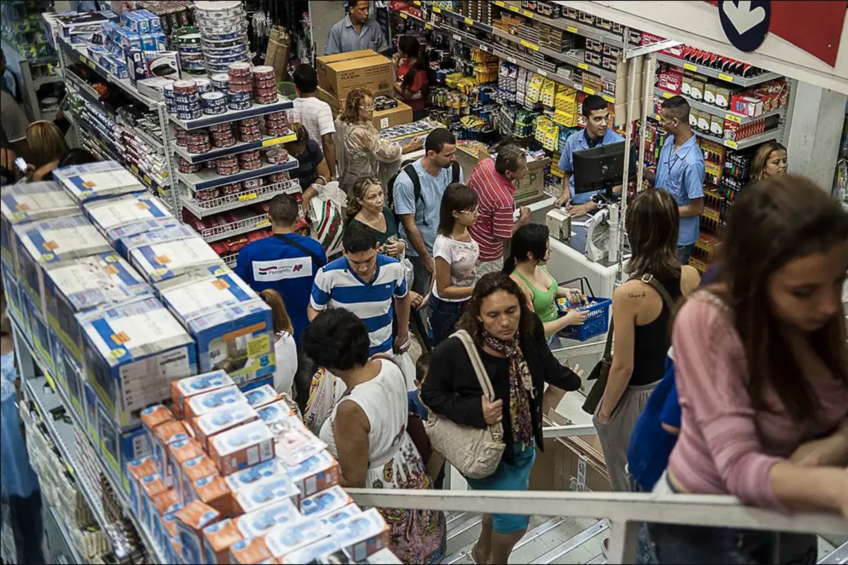 Economia brasileira mostra primeiros indícios de desaceleração para segundo semestre 