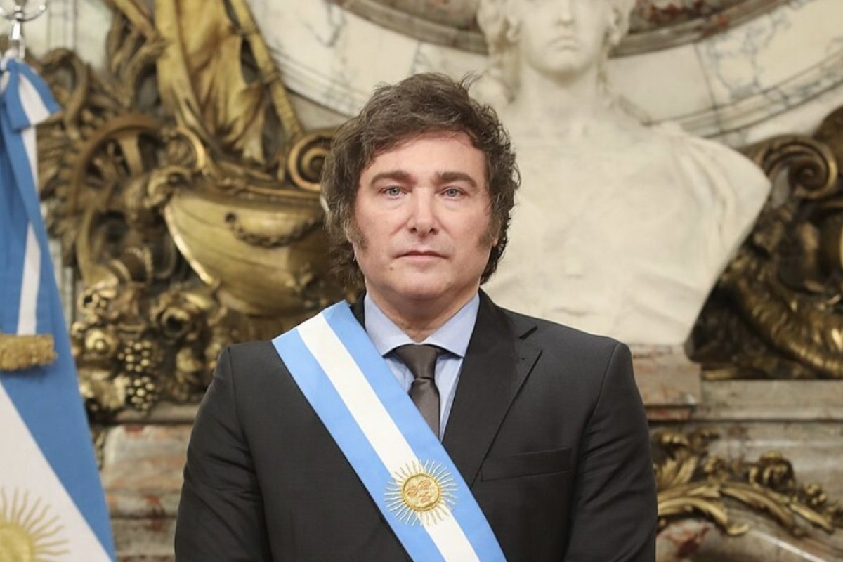 Um dia após ser alvo de pedradas, Milei diz em almoço com empresários que não se intimida