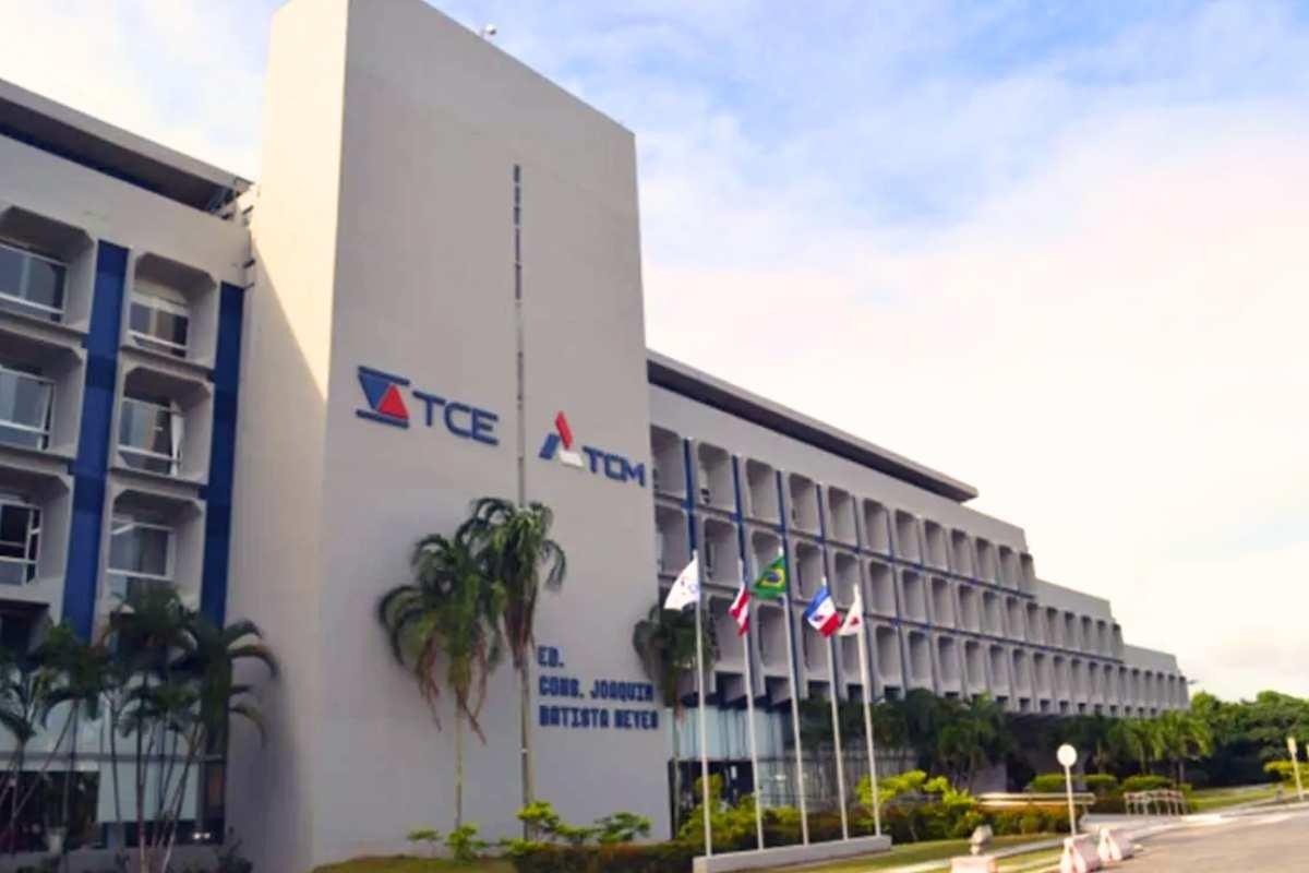 TCM-BA proíbe prefeitos de pintarem prédios públicos com cores ligadas a partido político