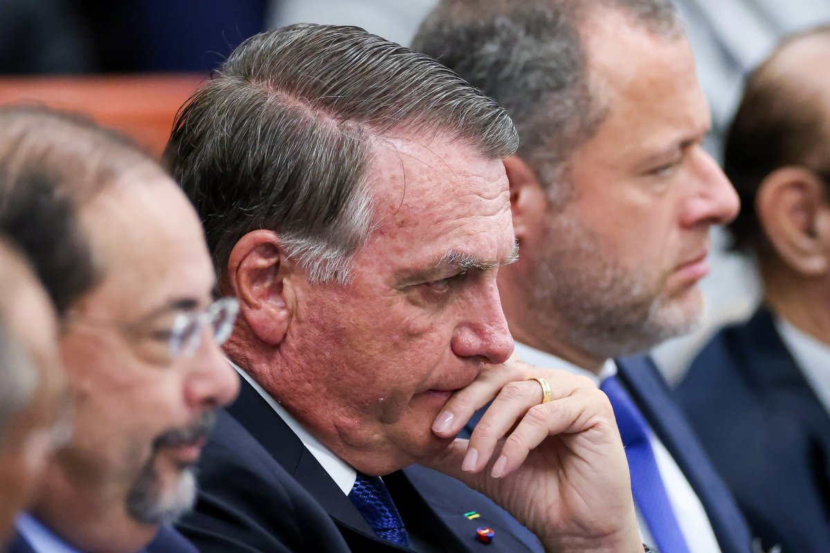 Defesa de Bolsonaro indica nove advogados para julgamento no STF