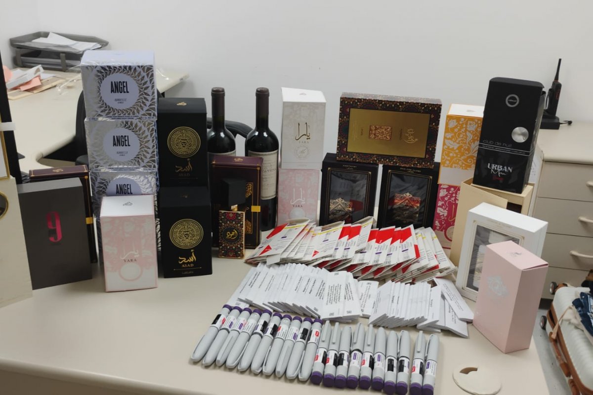 Estudante de Medicina é preso no aeroporto de Salvador com 20 canetas emagrecedoras escondidas em embalagens de perfumes