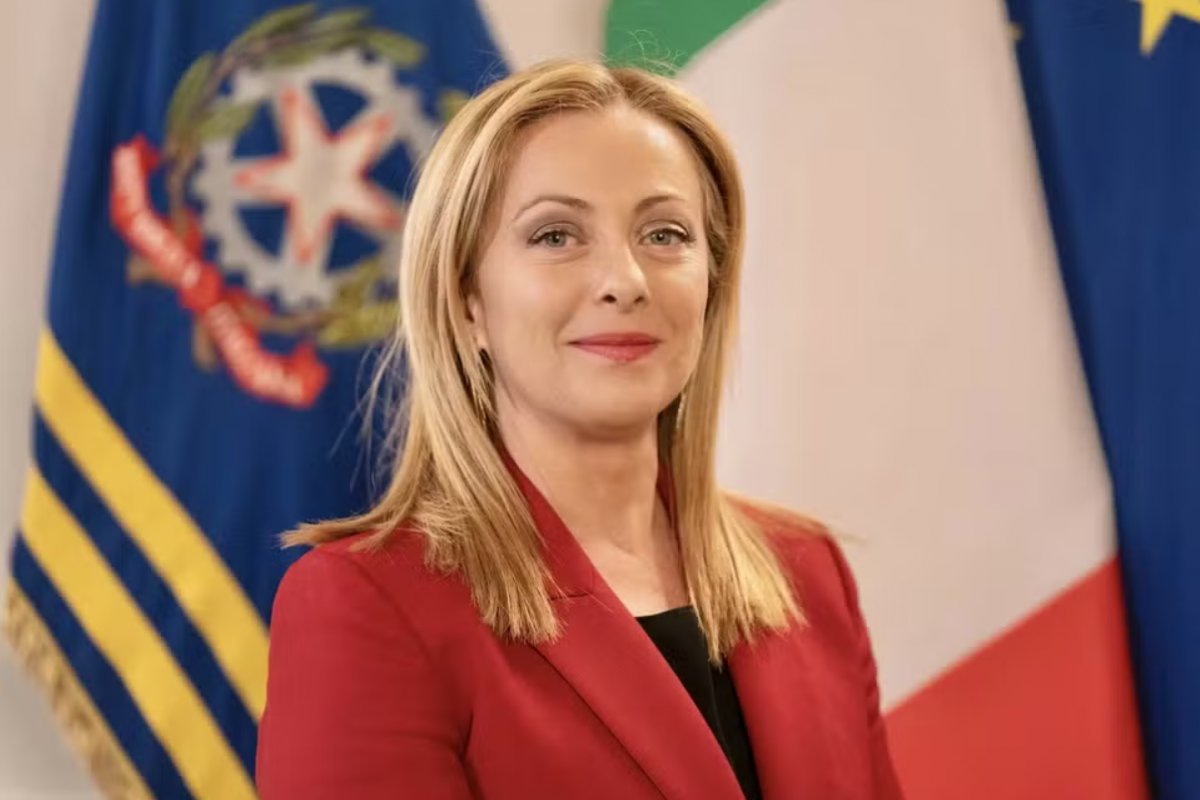 Primeira-ministra italiana tem fotos publicadas em site adulto e pede punição aos envolvidos