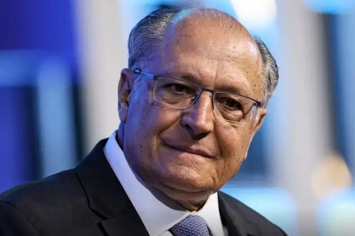 Viagem de Alckmin ao México tem retorno adiado após falha em aeronave