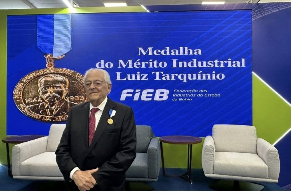 Eduardo Valente recebe Medalha do Mérito Industrial da FIEB!