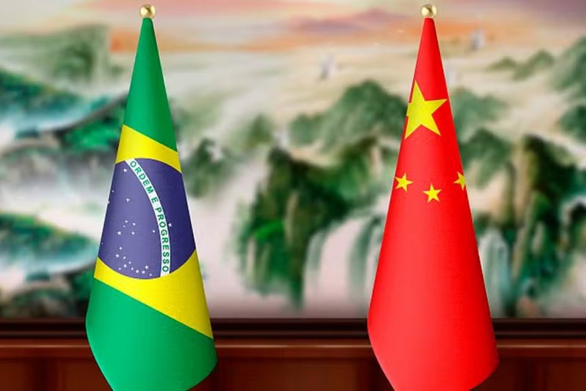 China manifesta apoio ao Brasil e defende fortalecimento do Brics