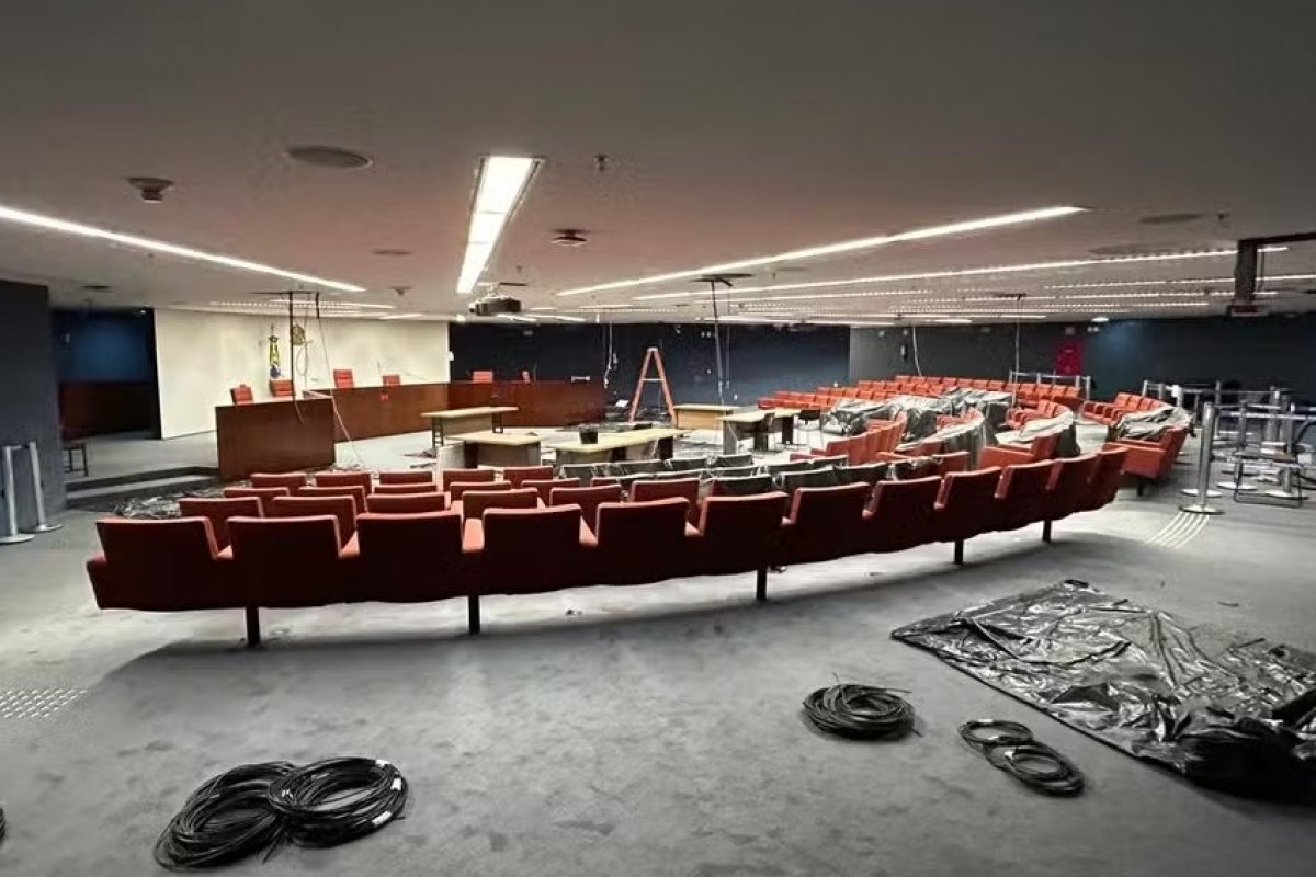 Sala do STF passa por reforma antes do julgamento de Bolsonaro