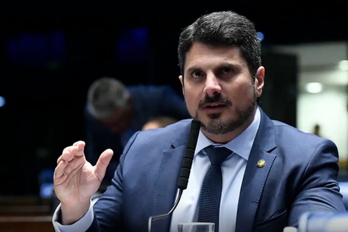Moraes atende pedido de Alcolumbre e derruba cautelares de Marcos do Val