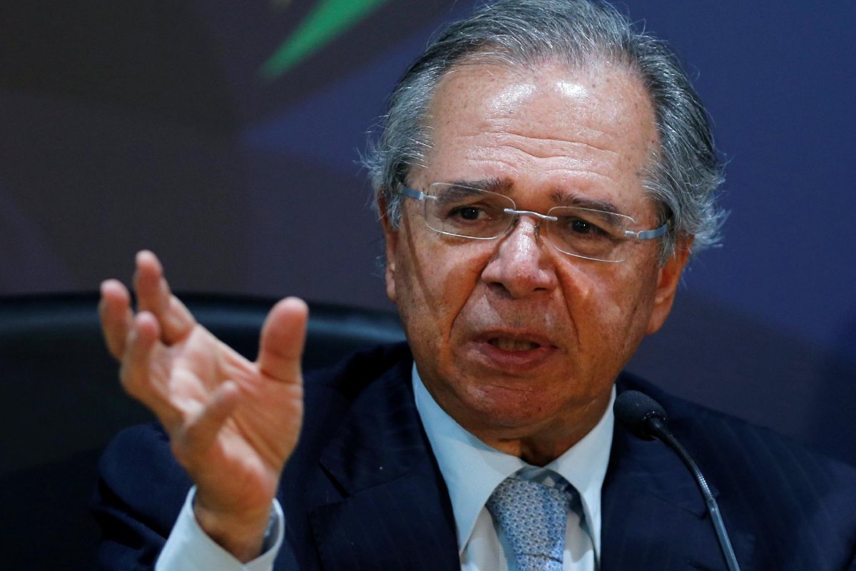 Em discurso, Paulo Guedes pede desculpas às empregadas domésticas