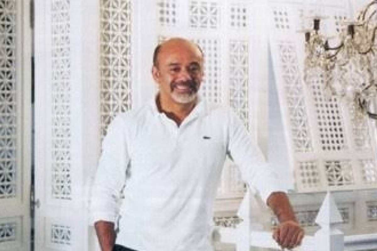 Christian Louboutin abre terceira boutique no Brasil, inspirada em seu apartamento parisiense!