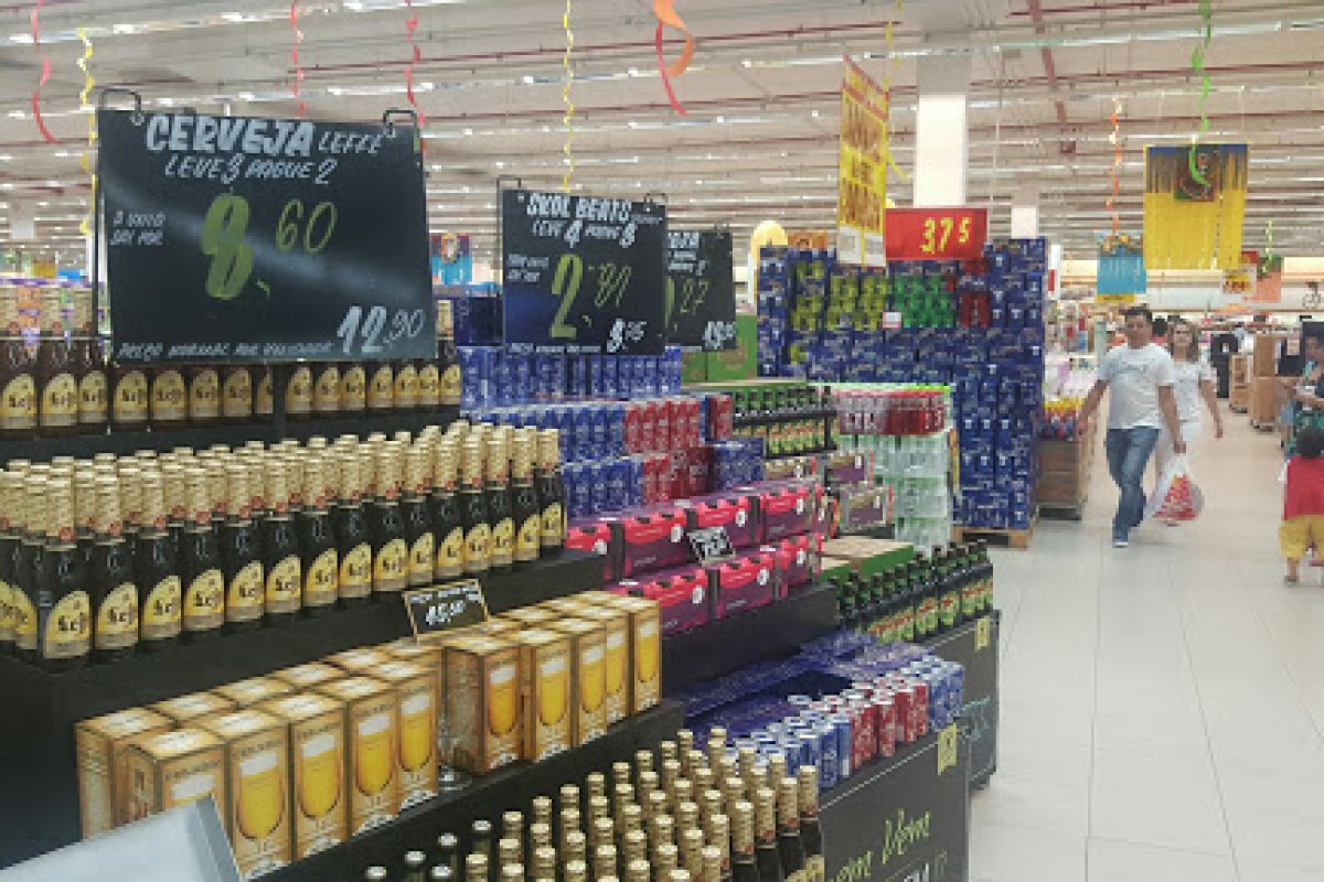 Homem é preso após furtar 18 caixas de cerveja em supermercado, em Salvador