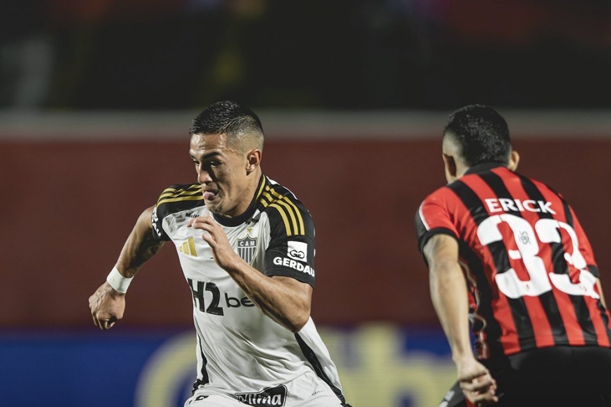Vídeo: Com golaço de Erick, Vitória vence Atlético-MG, mas segue na zona de rebaixamento