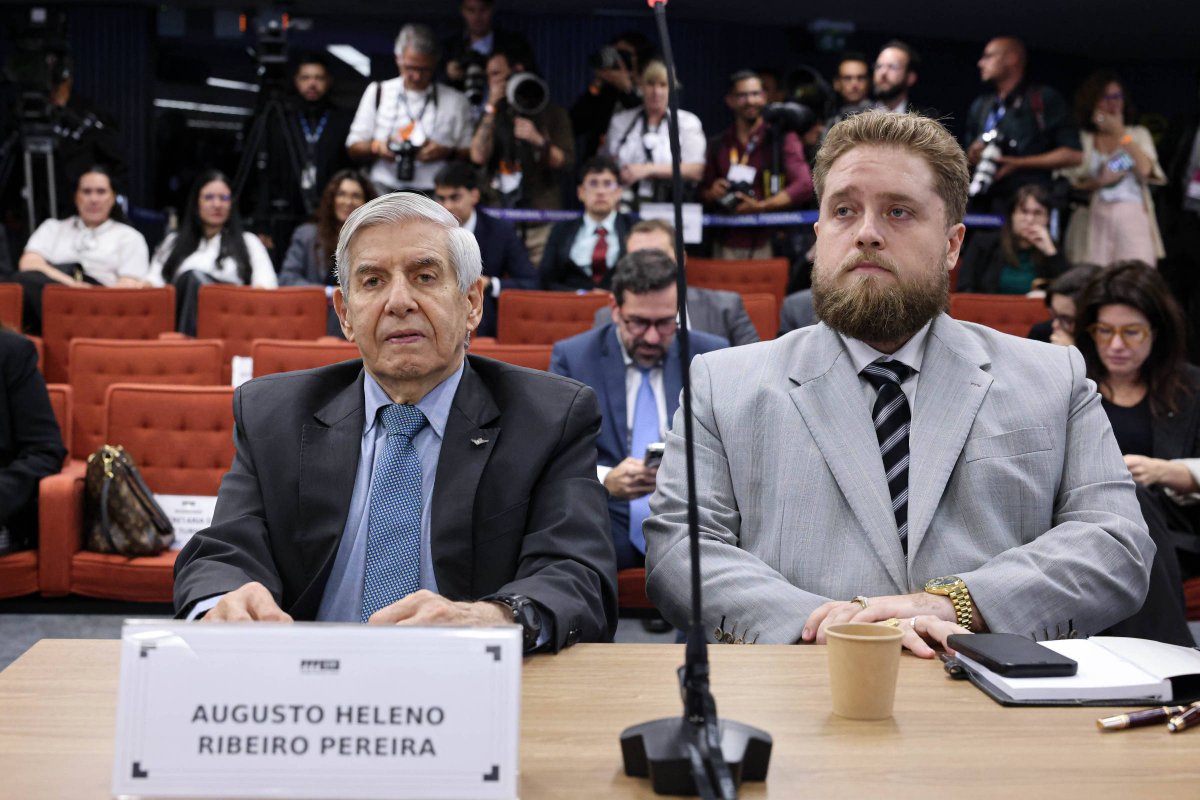 Moraes autoriza defesa de Heleno a usar slides em julgamento da trama golpista