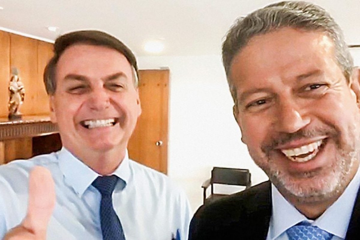 Bolsonaro pede ao STF autorização para receber visita de Arthur Lira