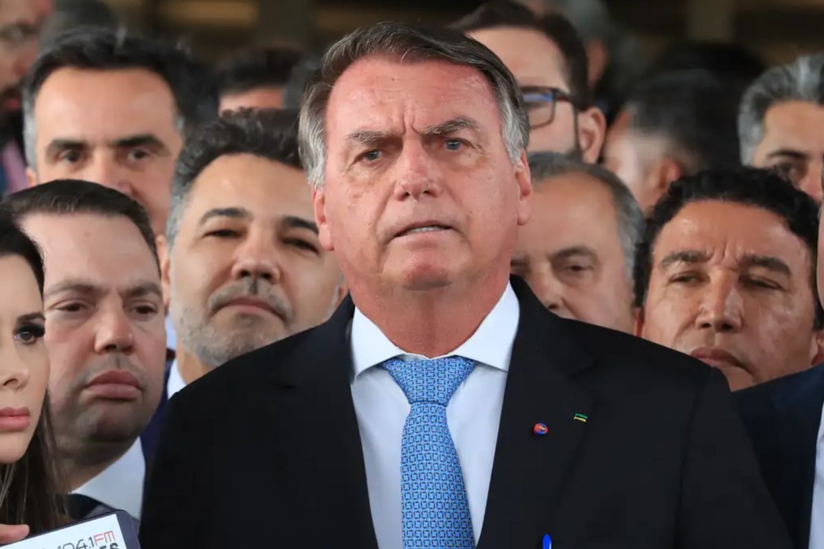Às vésperas do julgamento de Bolsonaro, imprensa internacional repercute caso da trama golpista