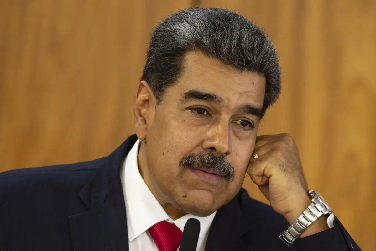 Maduro alerta para “luta armada” após deslocamento de frota dos EUA rumo à Venezuela
