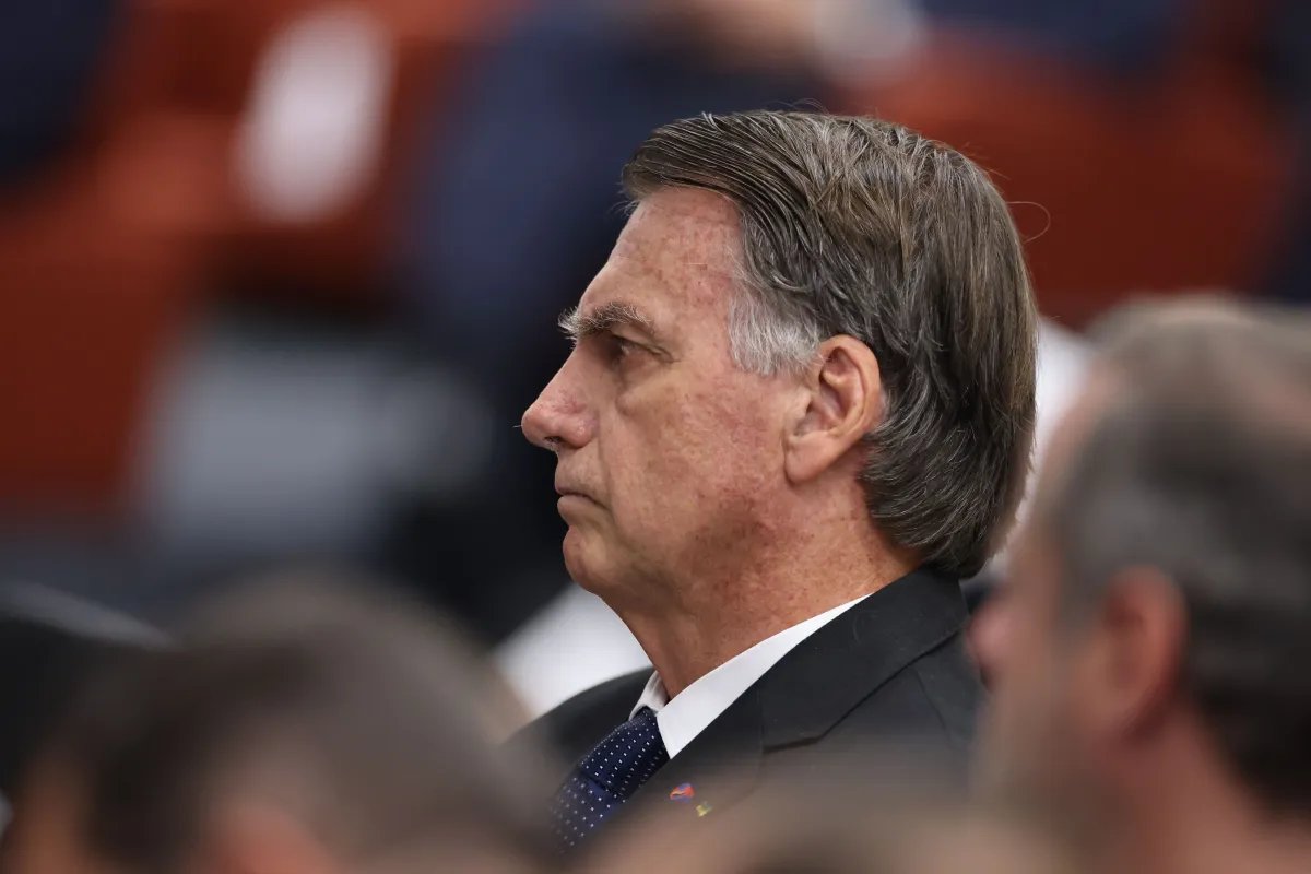Jair Bolsonaro deve se ausentar da abertura do julgamento da trama golpista, diz interlocutores do ex-presidente