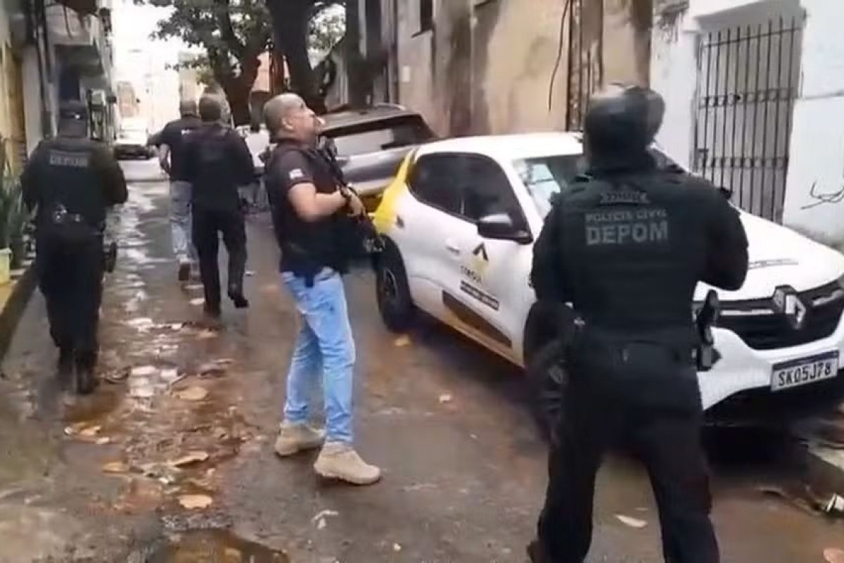 Mulher é presa em Salvador por perseguir colega de faculdade